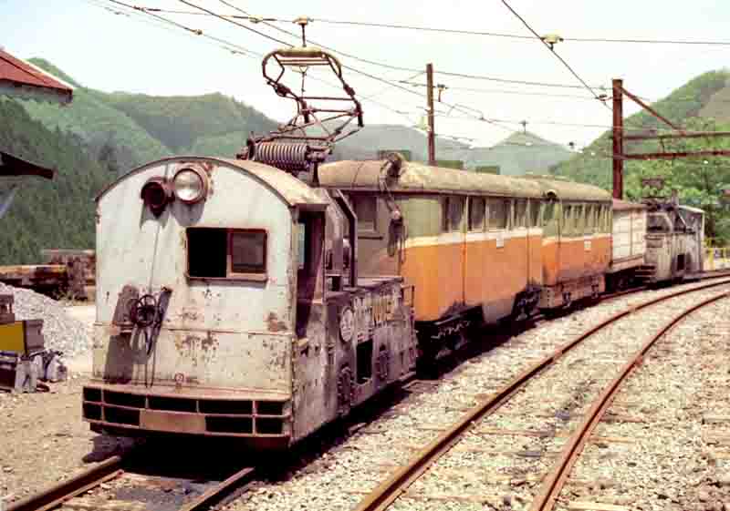 明延鉱業の人車列車　１円電車　ナローゲージ