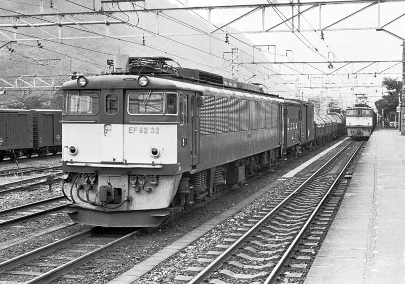 EF62　貨物列車