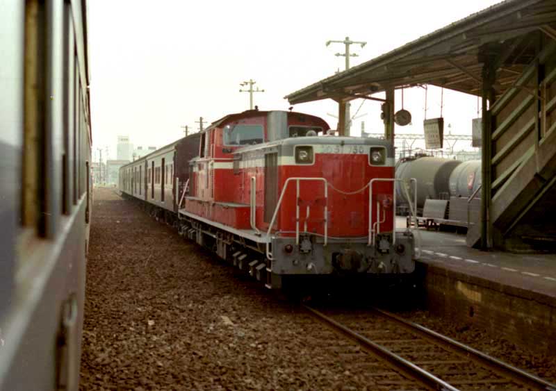 関西本線　DD51　荷物列車