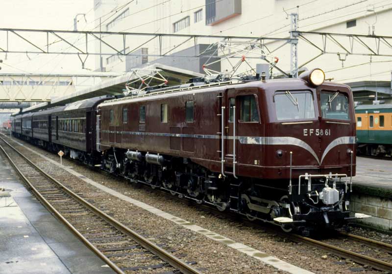 お召列車　EF5861　1号御料車