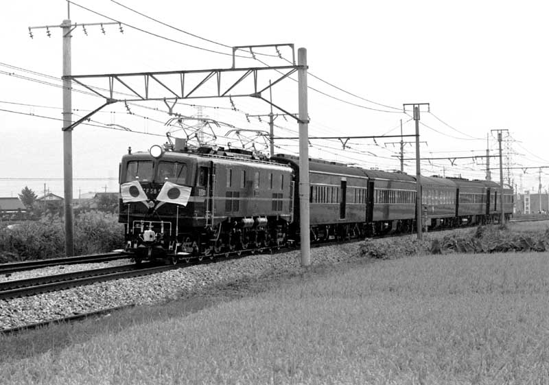 お召列車　EF5861　1号御料車